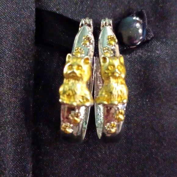 The Bradford Exchange Silver / 24K Gold CATS Fill A Heart With Love Earrings - Picture 1 of 9